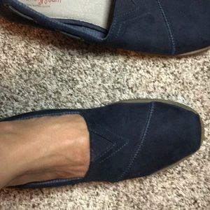Slip on, dark blue, leather, memory foam.